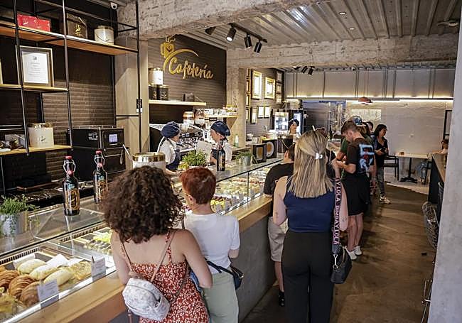 Colas en la Patelería Yeray Reyes.