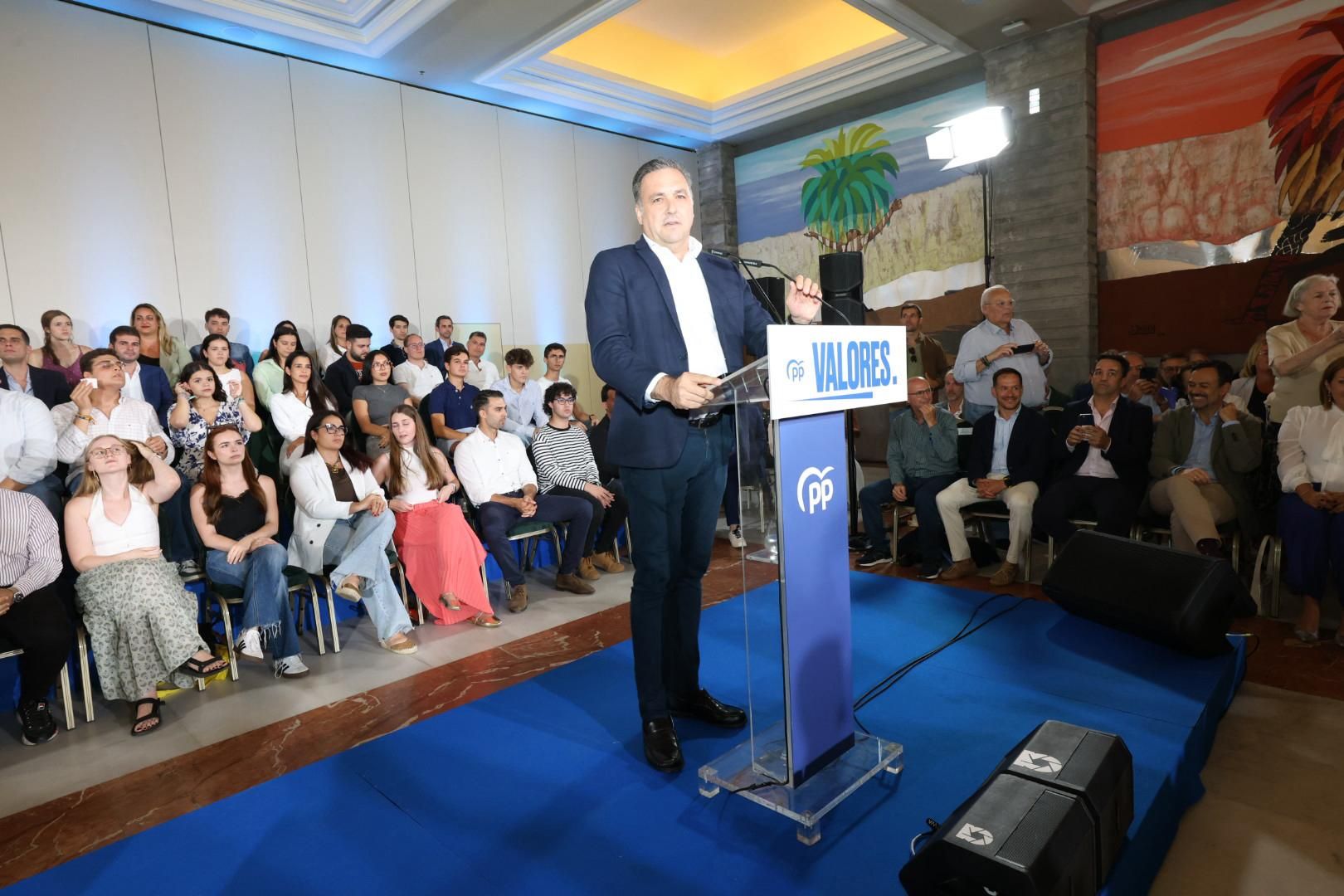 Feijóo atrae masas en el acto del Partido Popular en Las Palmas de Gran Canaria