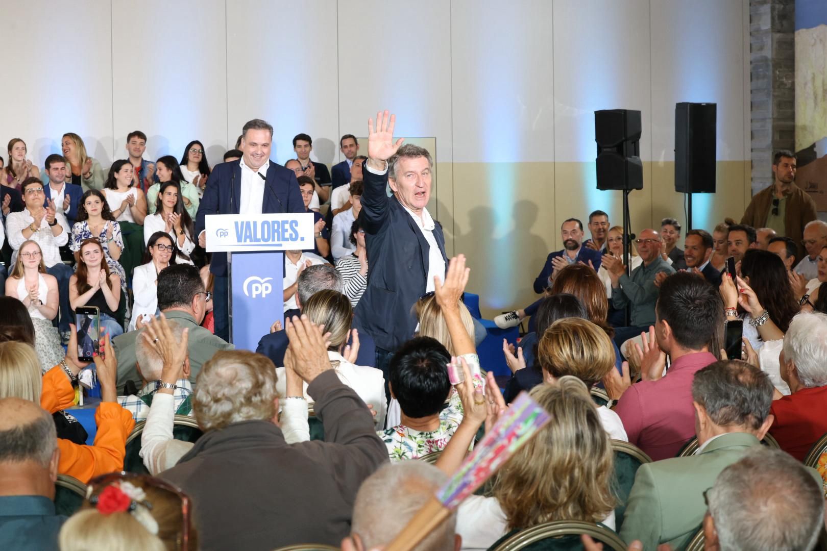 Feijóo atrae masas en el acto del Partido Popular en Las Palmas de Gran Canaria