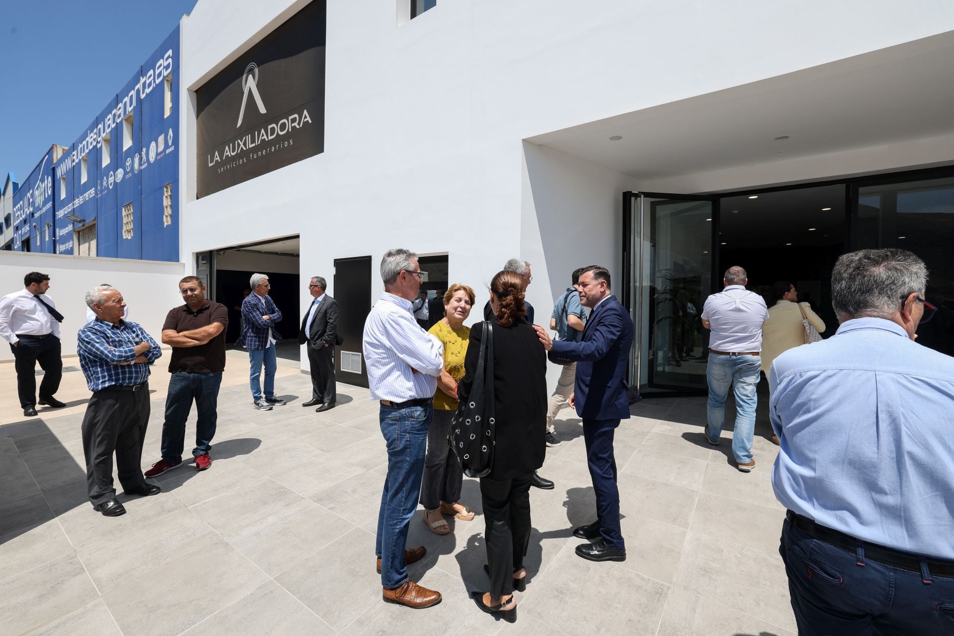 Inauguración de las nuevas instalaciones de la Funeraria La Auxiliadoraen en Gáldar, en imágenes