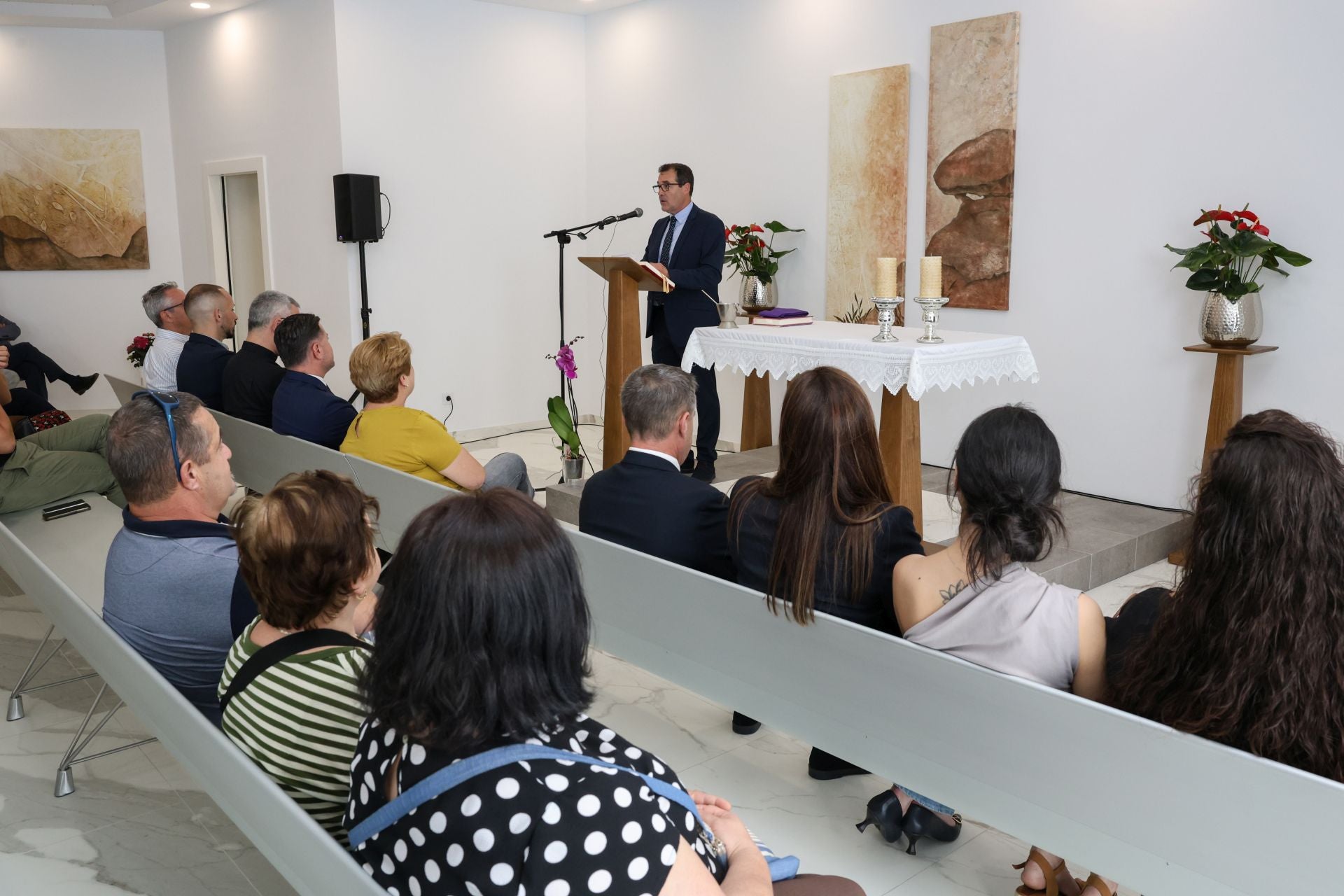 Inauguración de las nuevas instalaciones de la Funeraria La Auxiliadoraen en Gáldar, en imágenes