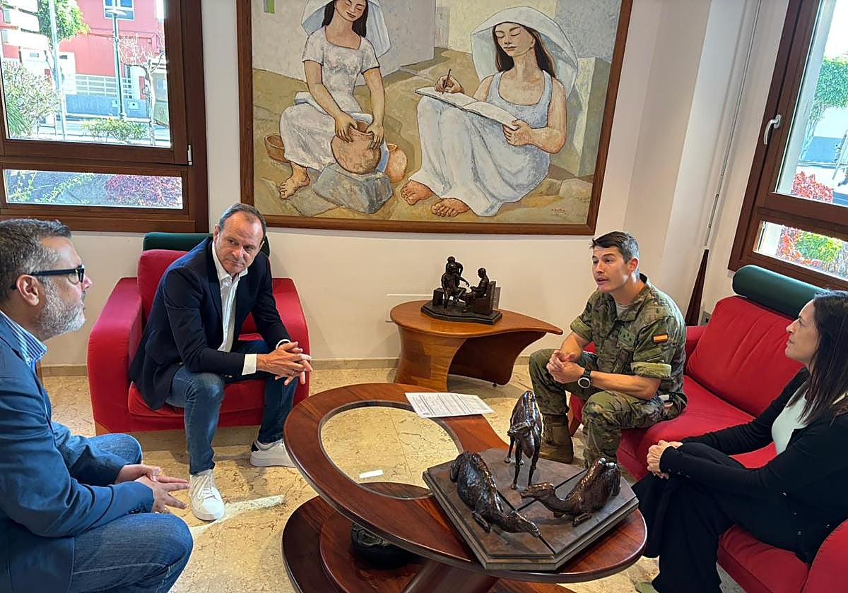 Reunión del capitán Álvaro Núñez con representantes de Agüimes.