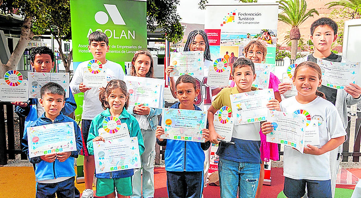 Escolares que han recibido premio de Asolan.