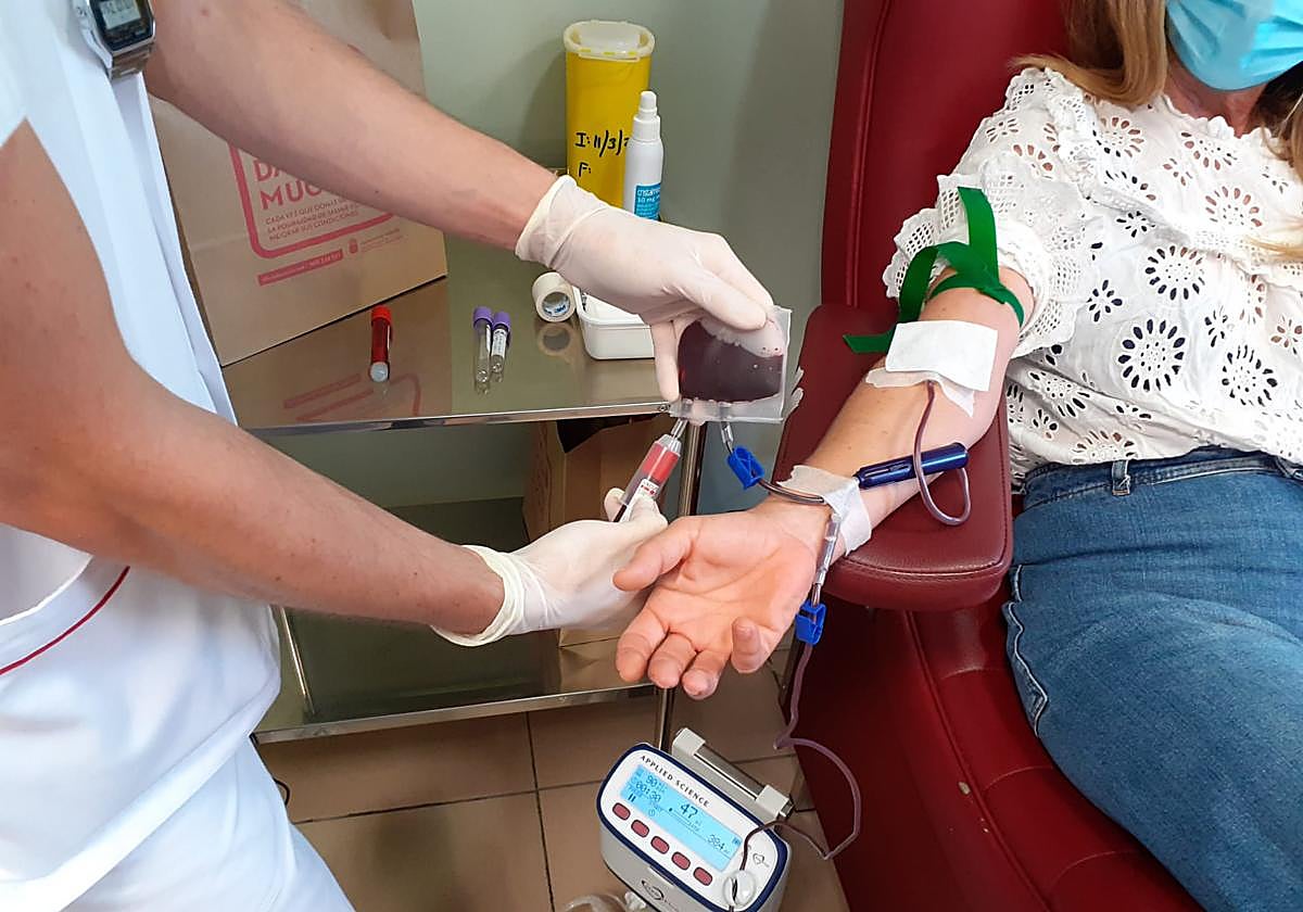 El Gobierno canario hace un llamamiento para aumentar las reservas de sangre para donaciones de cara al verano.