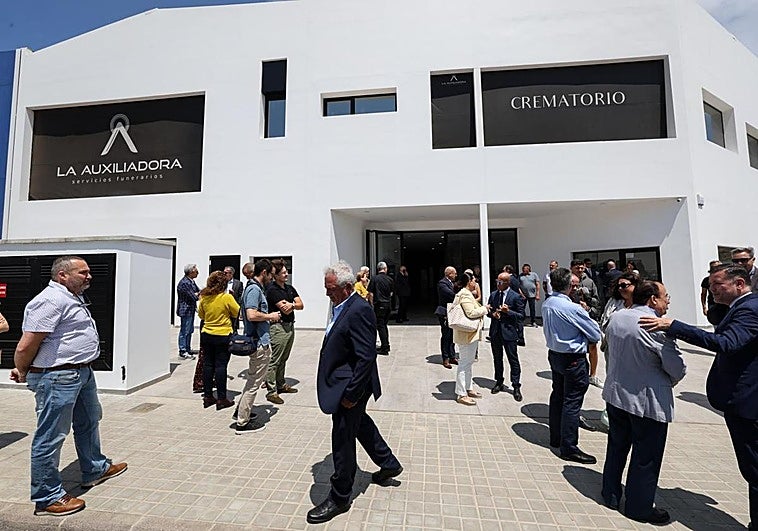 Exterior del crematorio inaugurado este jueves en el Polígono Industrial de San Isidro, en Gáldar.