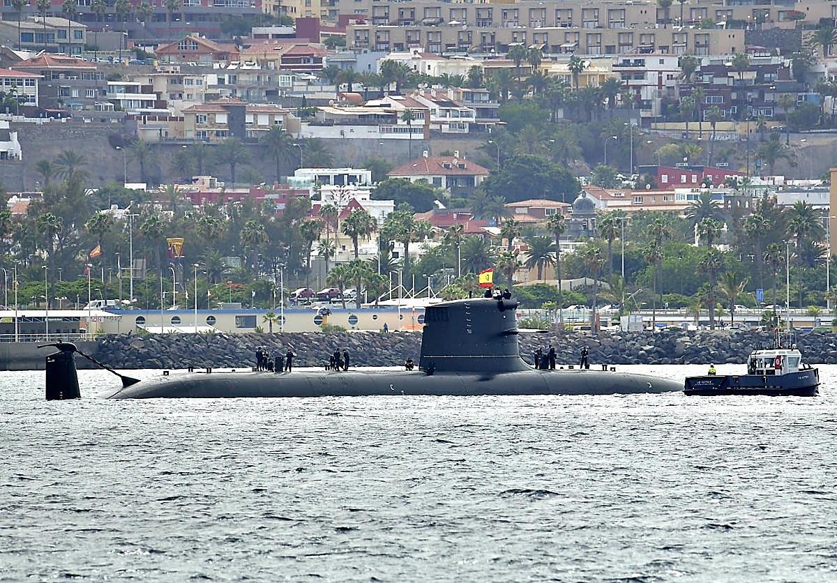 Imagen principal - Así fue la entrada del submarino &#039;Isaac Peral&#039; en Las Palmas de Gran Canaria