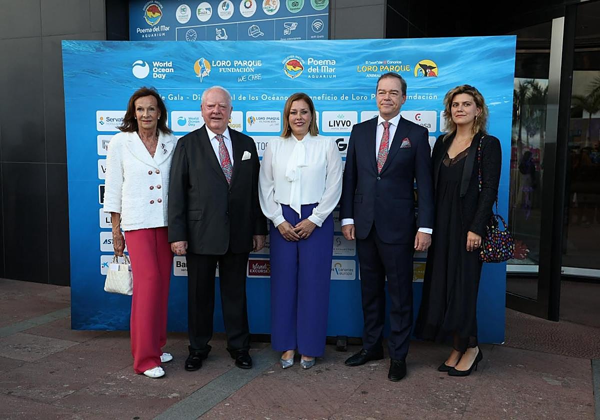 Más de 400 personas se suman a la defensa del océano en Poema del Mar