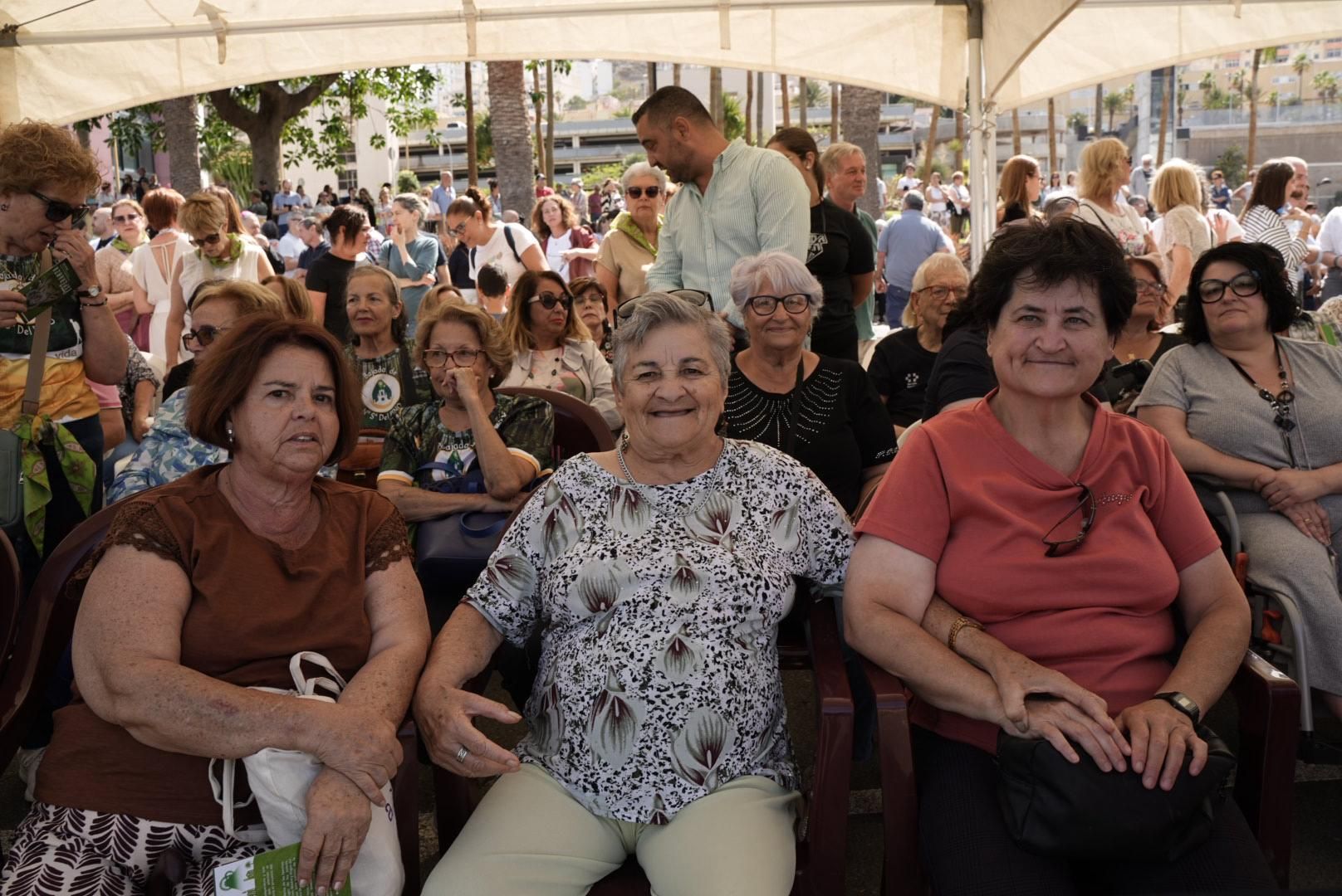 Las imágenes de la emotiva visita de la Virgen del Pino a los enfermos