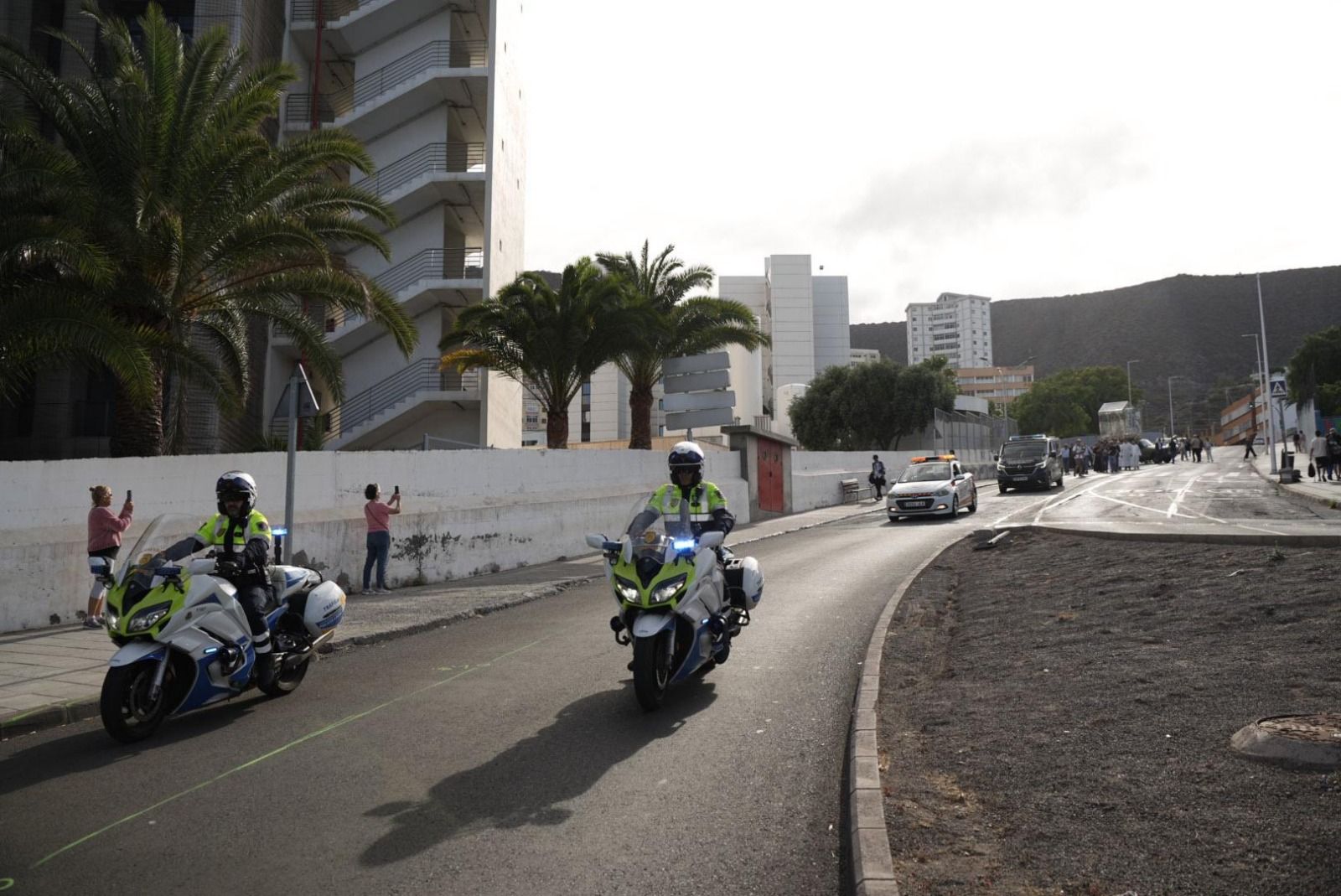 Las imágenes de la emotiva visita de la Virgen del Pino a los enfermos