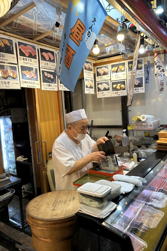En la puerta del restorán Tatsutaya