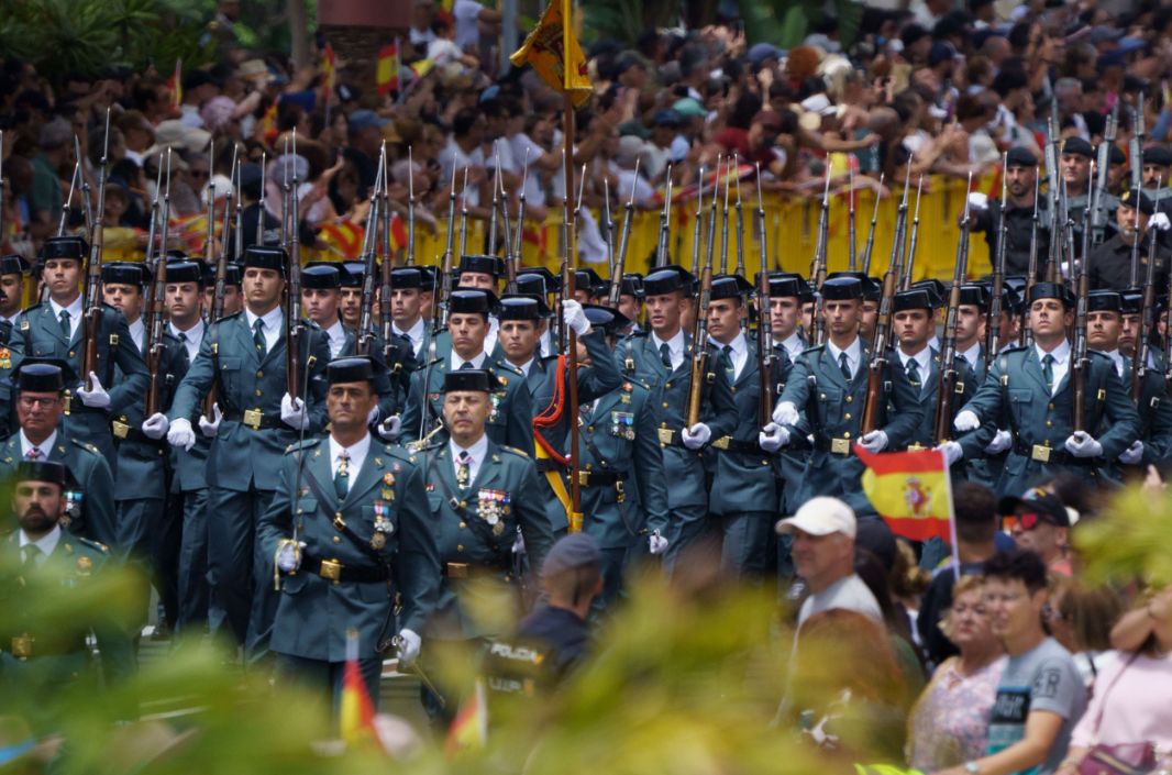 Las mejores imágenes del desfile de las Fuerzas Armadas en Tenerife