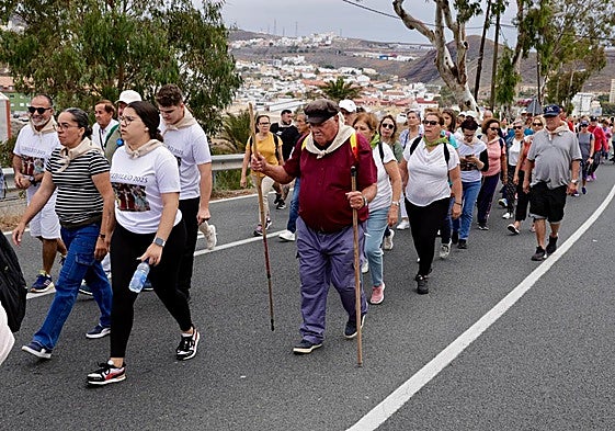 Con fe y devoción, de Jinámar a Telde para ver a la Virgen del Pino