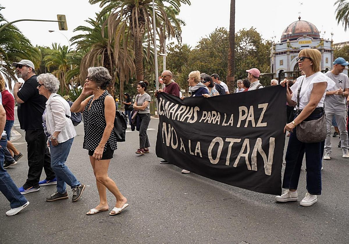 Manifestación antimilitarista en Las Palmas de Gran Canaria