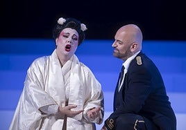 Hrachuhí Bassénz y Giorgio Berrugi, como Cio-Cio San y Pinkerton, respectivamente, en el ensayo general.