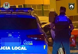 Imagen del momento de la detención este domingo por la noche en el barrio de Escaleritas, en Las Palmas de Gran Canaria.