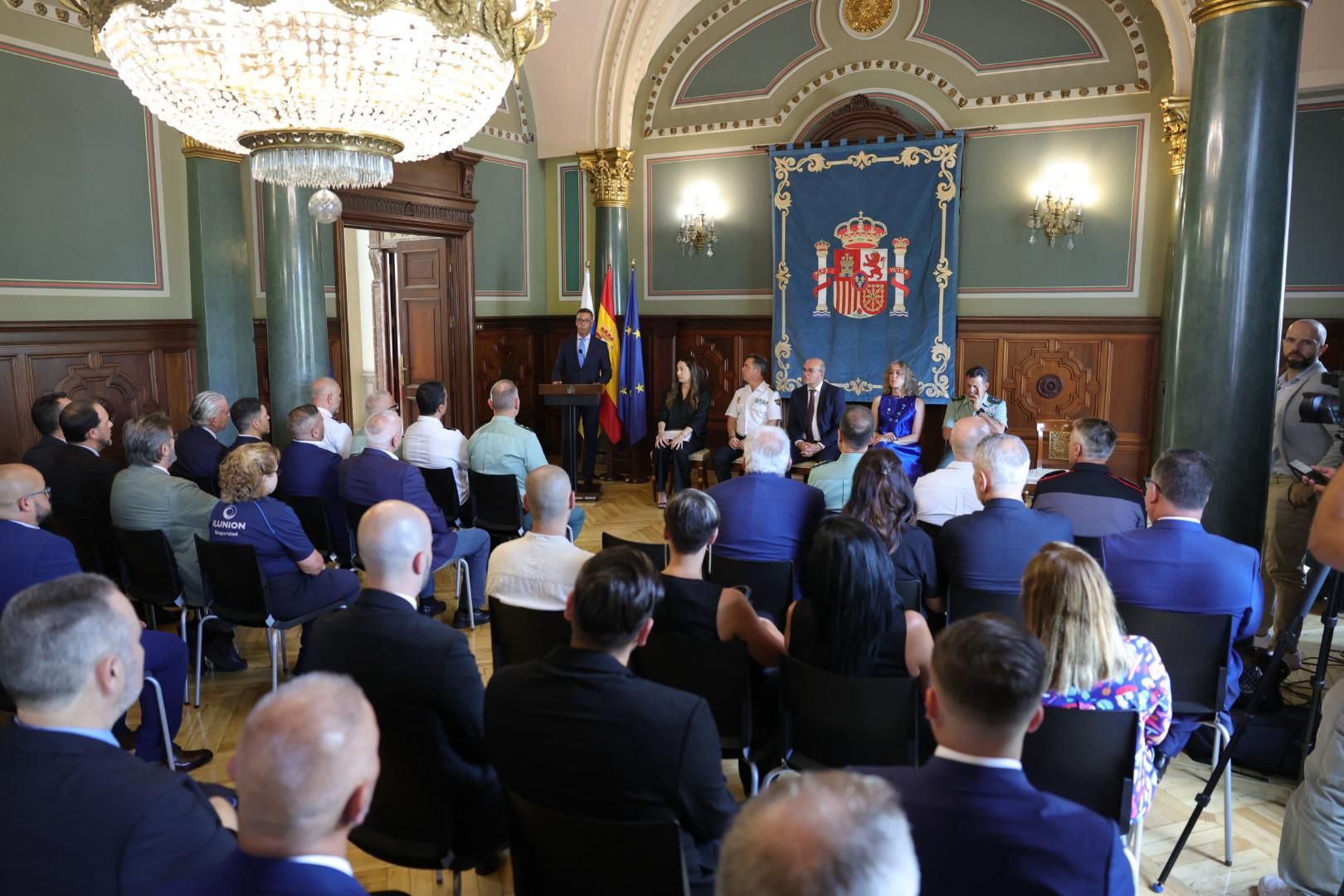 Entrega de distinciones por el Día de la Seguridad 