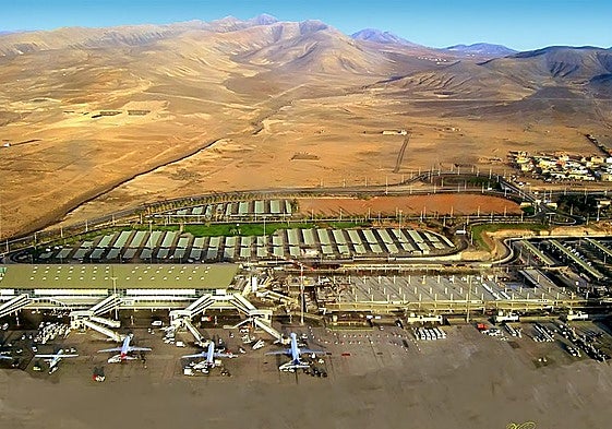 El aeropuerto majorero, desde el aire.