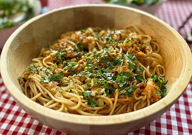 Espaguetis picantes con gambones