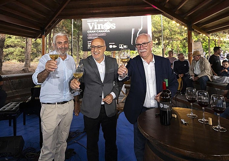 Brindis tras el descorche de los vinos de 2024 de la DOP de Gran Canaria.
