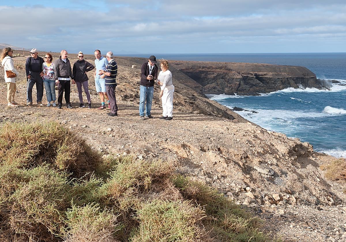 Parte de las familias afectadas por los permisos mineros en Comisianes, en Ajuy, y La Solapa, en el municipio de Pájara.
