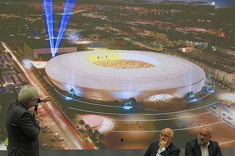 Antonio Morales y Aridany Romero atentos durante la presentación del proyecto para la remodelación del Estadio de Gran Canaria.