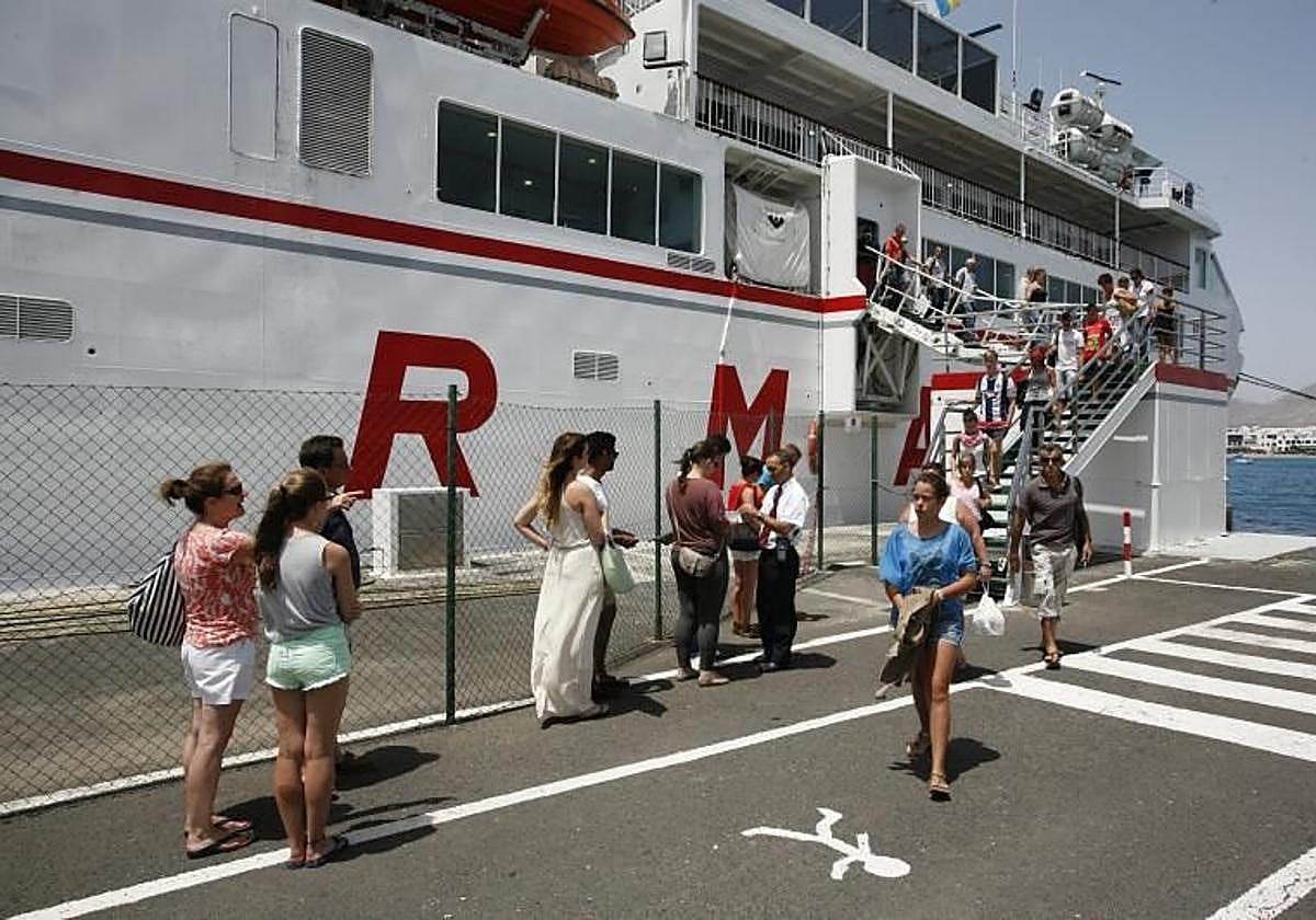 Imagen de uno de los buques de la naviera Armas.