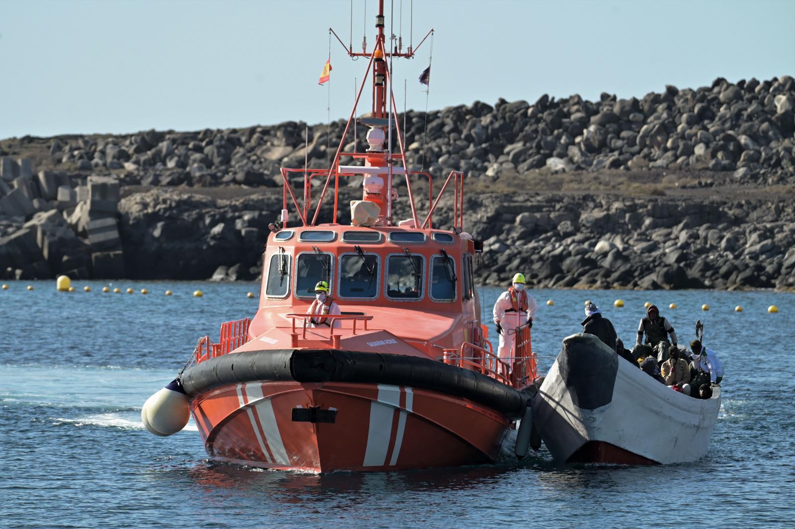 Imagen de archivo de la llegada de migrantes al puerto de La Restinga, en El Hierro.