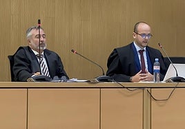 El letrado Juan Rafael Martín interviene en presencia de Ibáñez Santana.