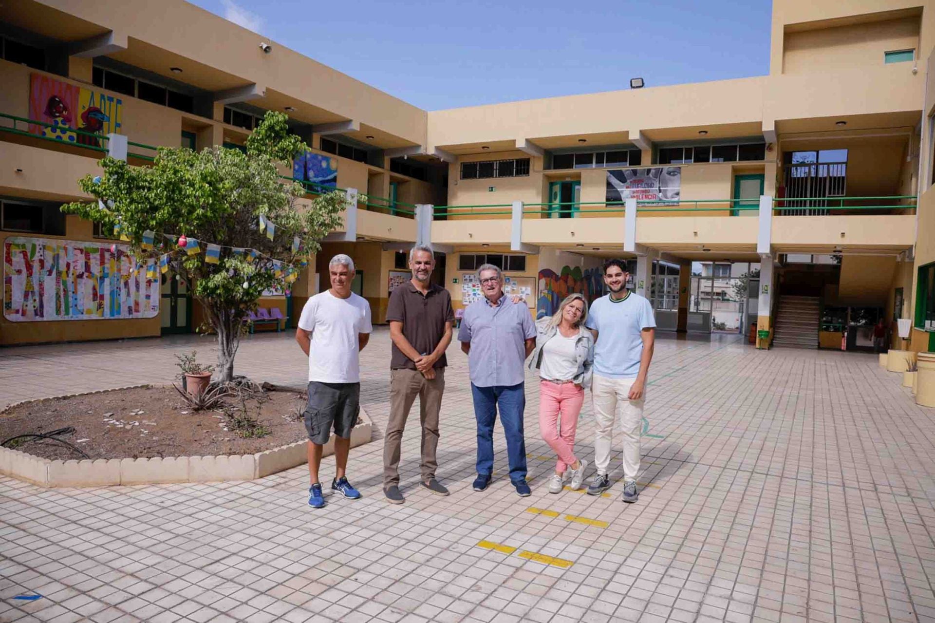 El medio siglo de vivencias en el IES La Isleta, en imágenes