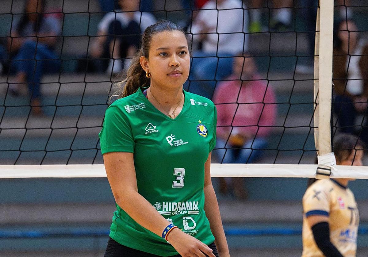 Pavón ocupará la posición de colocadora suplente en la primera plantilla.