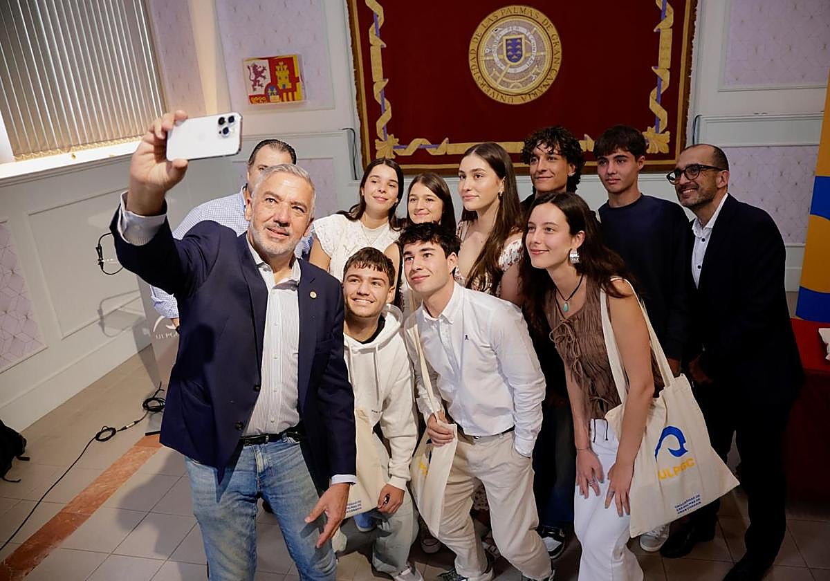 Recepción en la ULPGC de los alumnos con más nota en la Pau