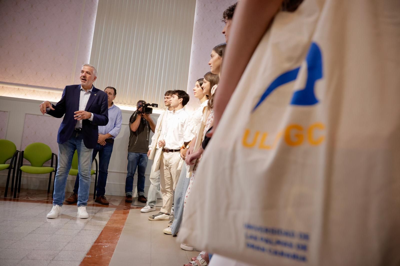 Recepción en la ULPGC de los alumnos con más nota en la Pau