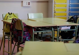 Imagen de archivo de un aula vacía.