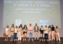 Alumnos distinguidos este viernes.