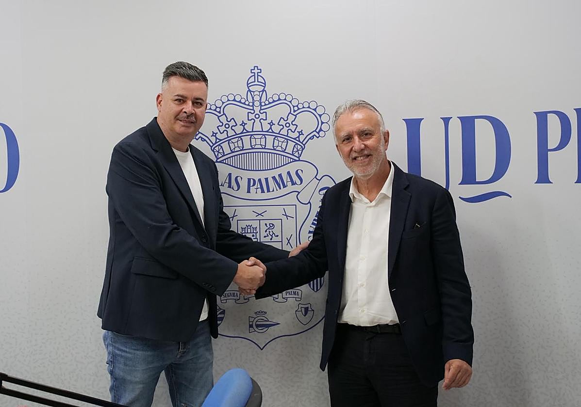 Ángel Víctor Torres en una entrevista con el periodista Lito Jiménez en UD Radio.