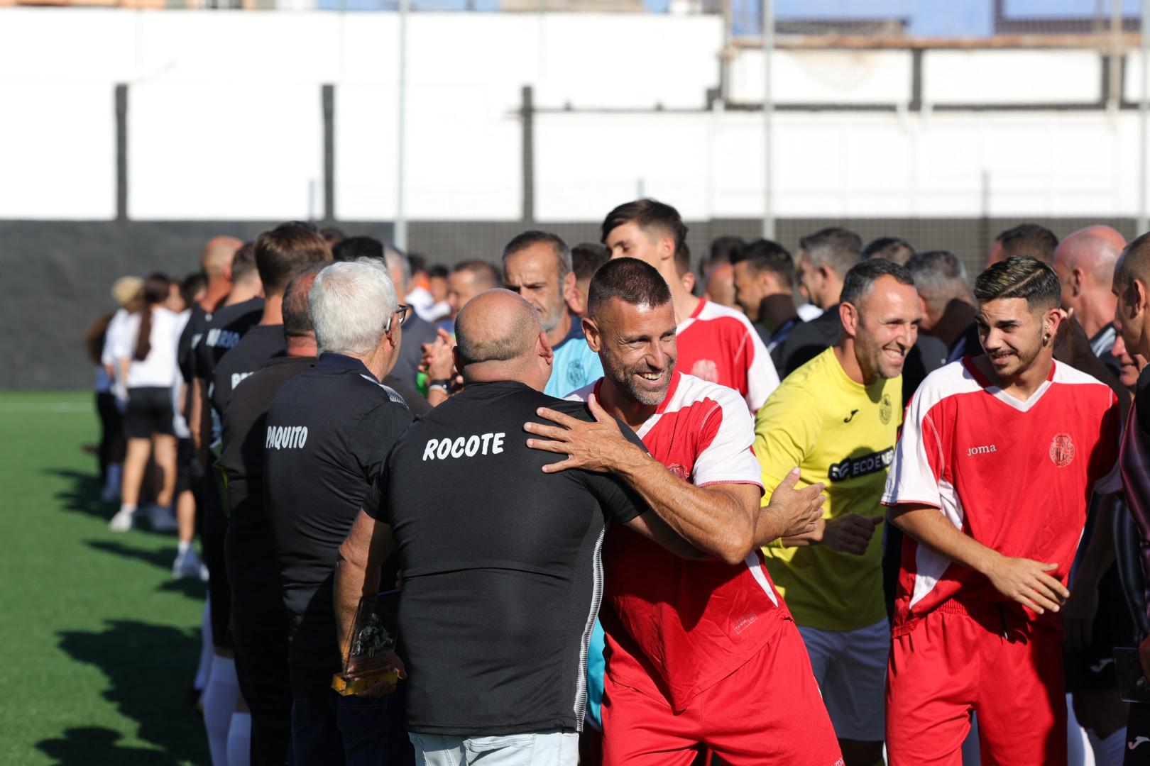 El tributo a los héroes del ascenso del Vecindario, en imágenes