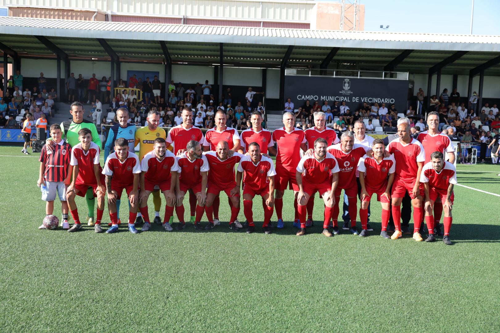 El tributo a los héroes del ascenso del Vecindario, en imágenes