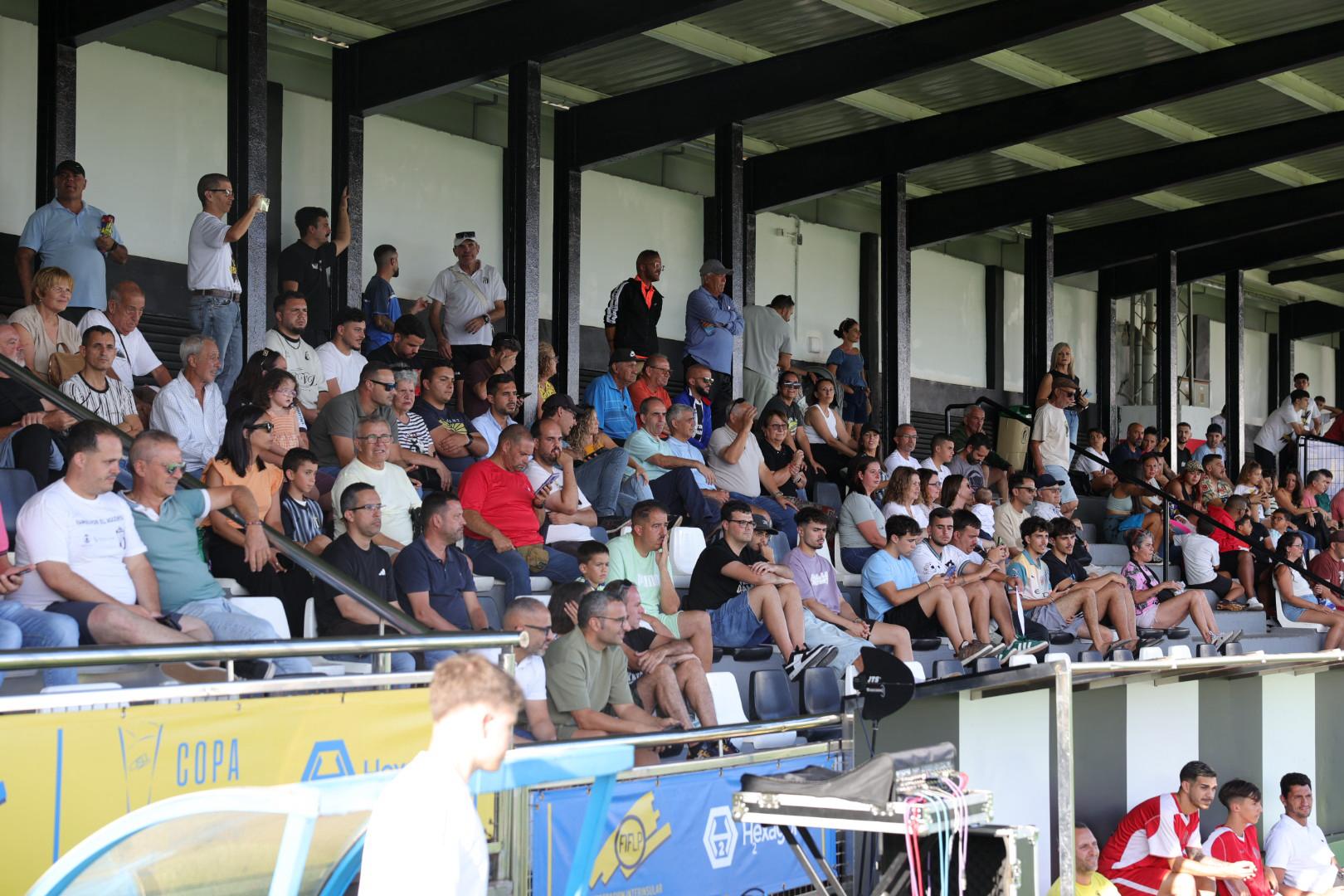 El tributo a los héroes del ascenso del Vecindario, en imágenes