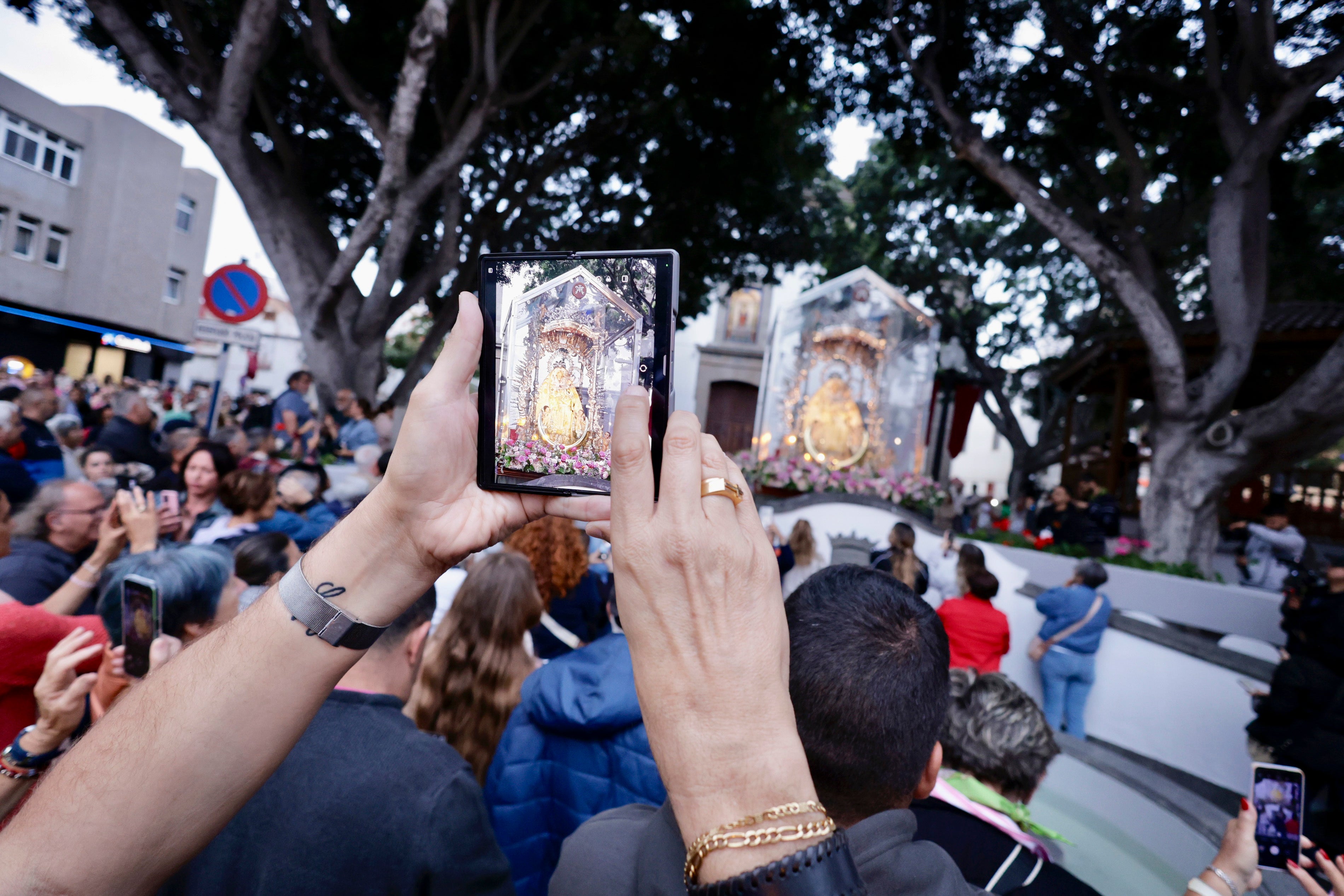 Los móviles capturaron el momento de la llegada