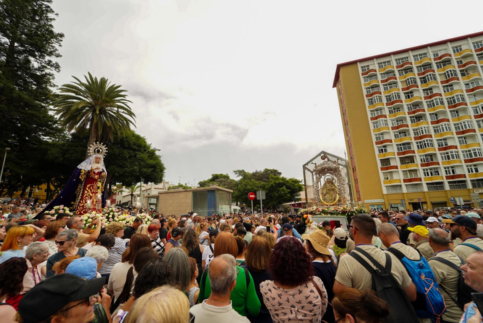 Dos vírgenes, la de Los Dolores y la del Pino, en su esperado encuentro en Schamann