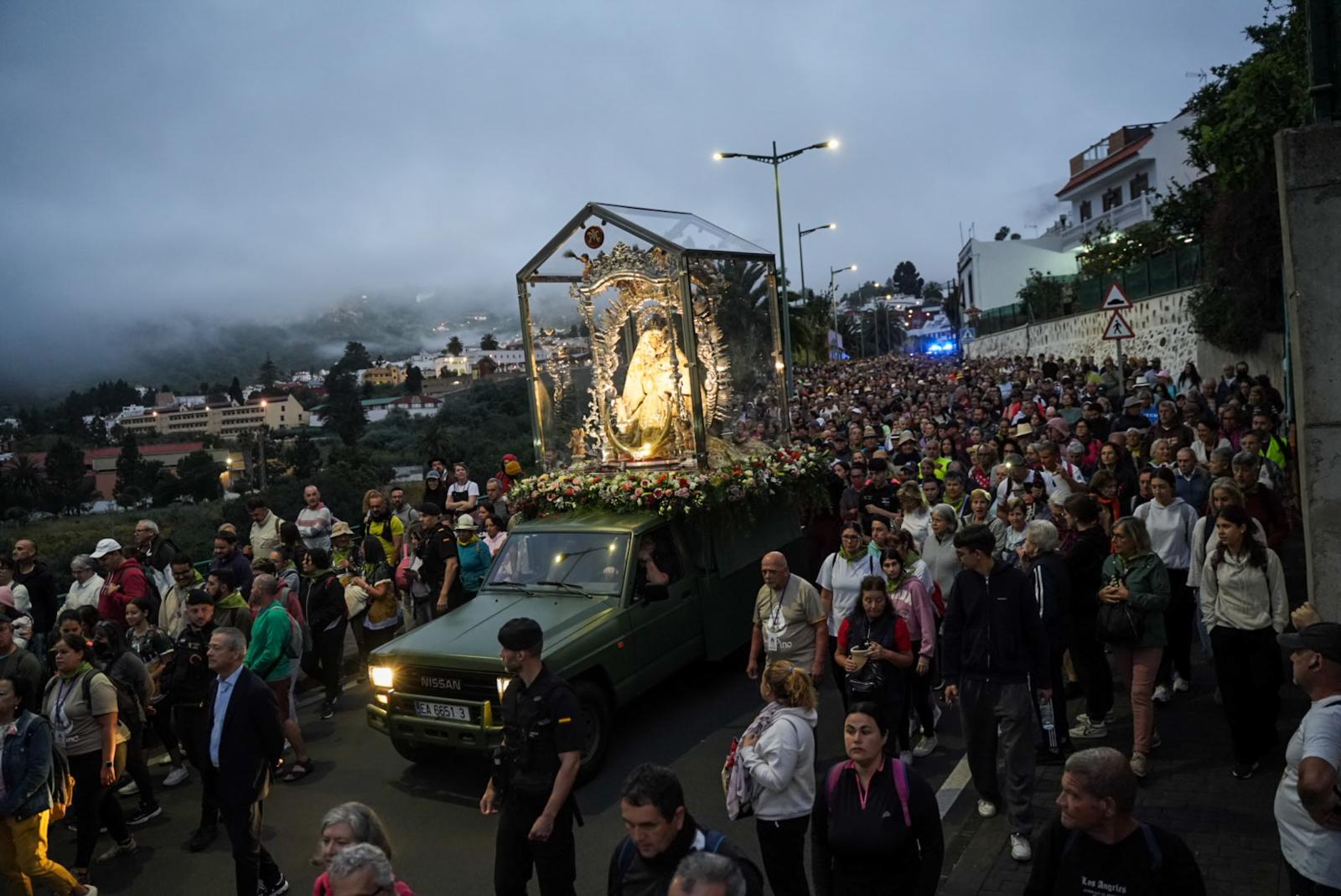 La Virgen del Pino se convirtió en faro espiritual de los peregrinos en los minutos previos al amanecer