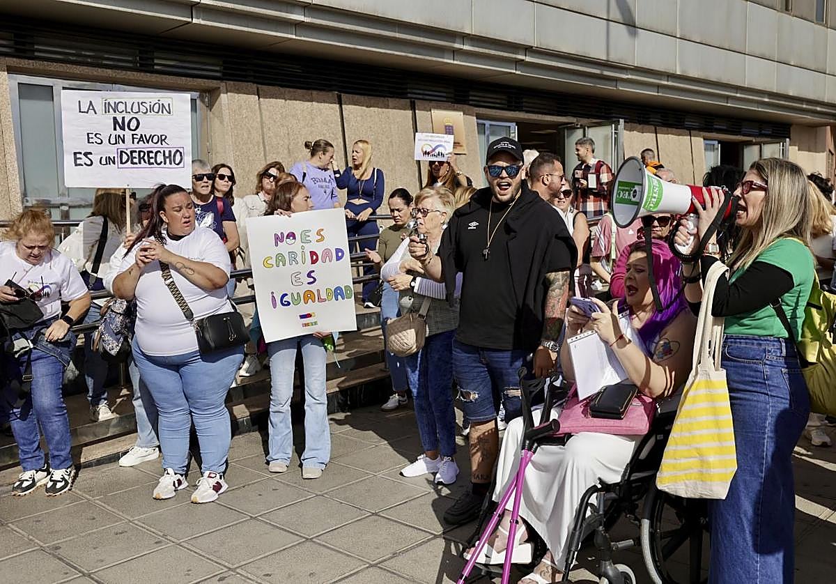 Manifestación de familias por los derechos del alumnado con necesidades.