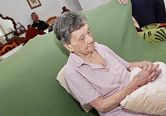 Imagen de Margarita Viera en la casa en la que vive de alquiler.