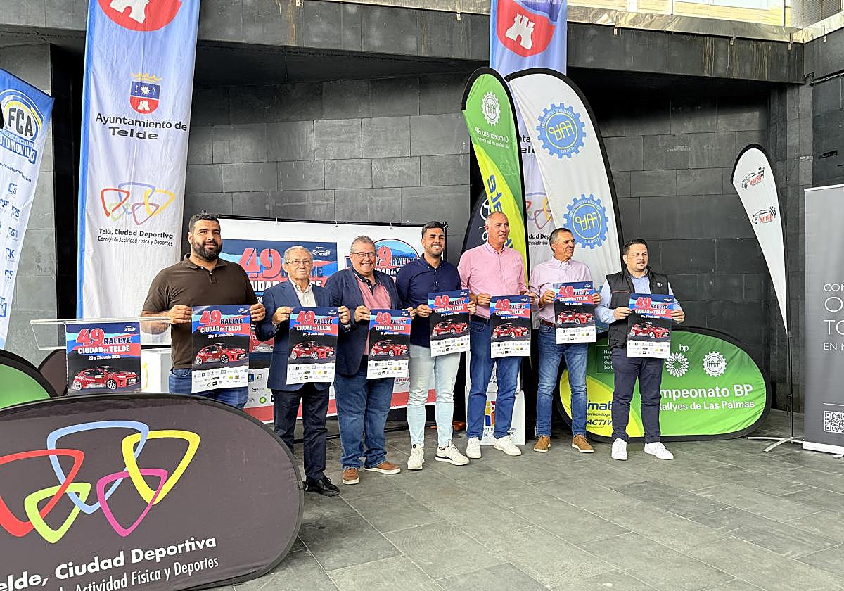 Autoridades en la presentación de la prueba, un clásico del calendario automovilístico.