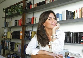 Imagen promocional de la periodista y escritora Mara Torres.