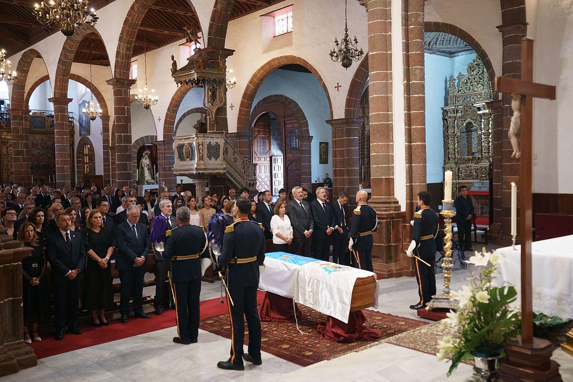 Canarias despide a Manuel Hermoso Rojas