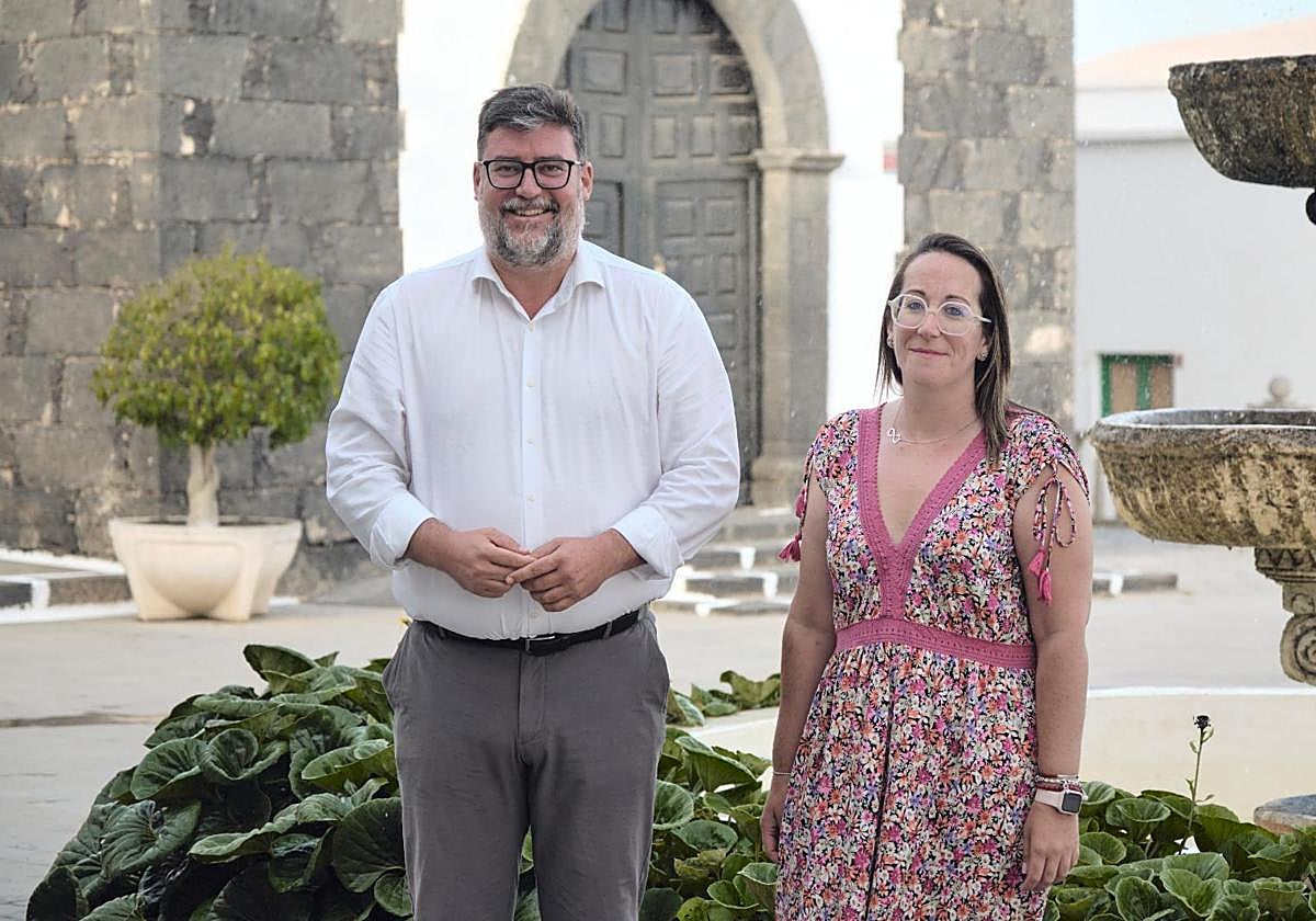 Autoridades locales implicadas en las ayudas a los estudiantes.