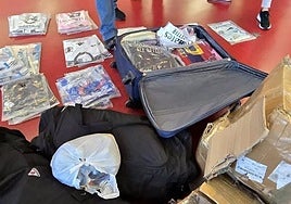 Parte de la mercancía incautada.