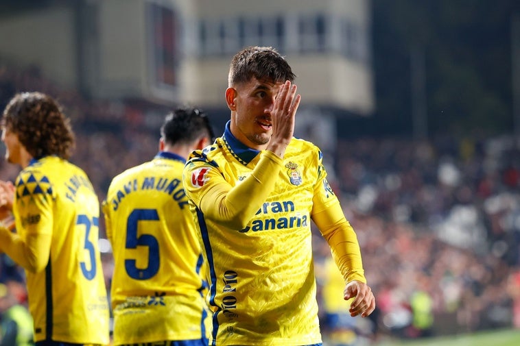 Manu Fuster celebra su gol al Rayo Vallecano.