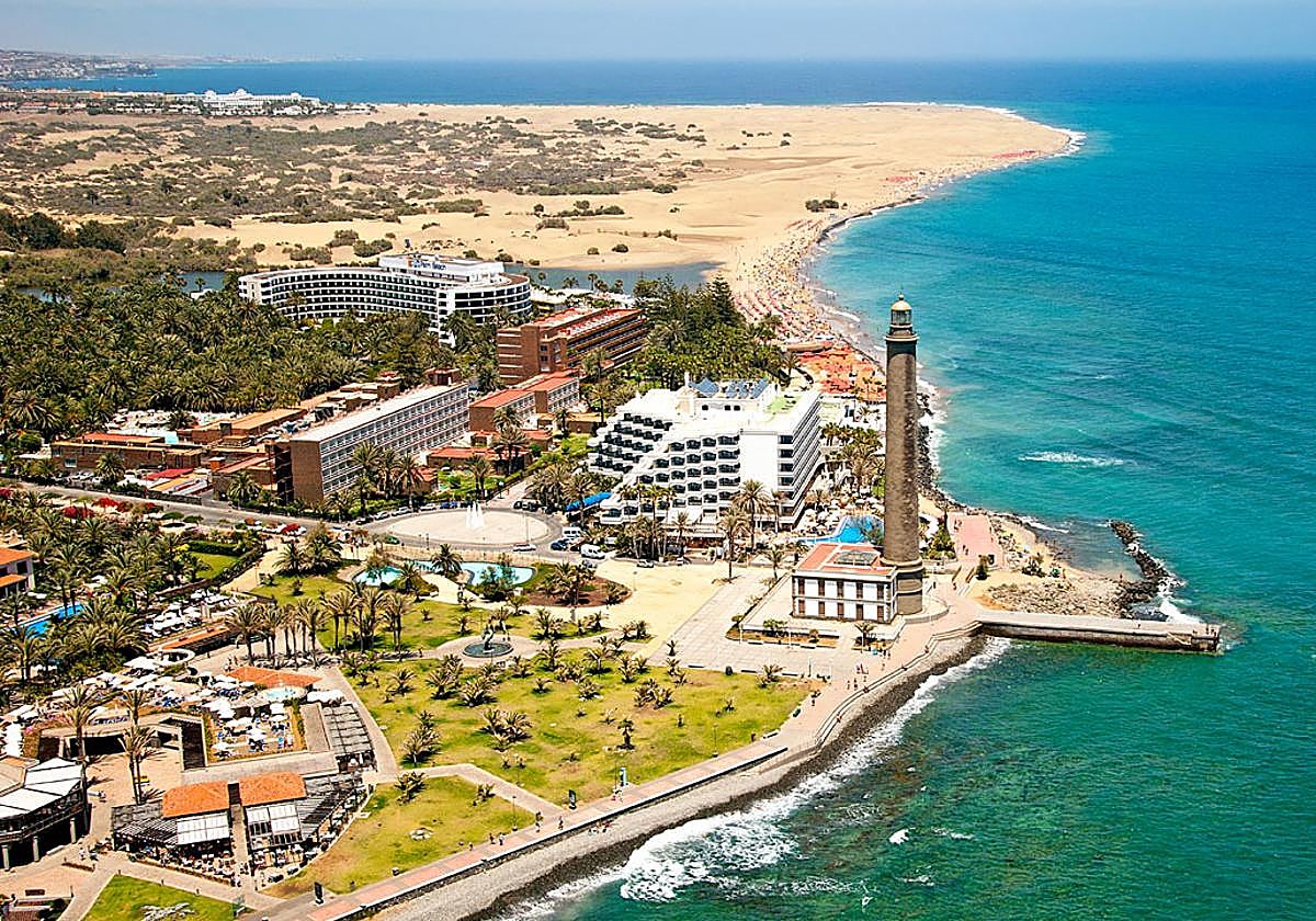 Imagen del entorno del faro y la playa de Maspalomas.